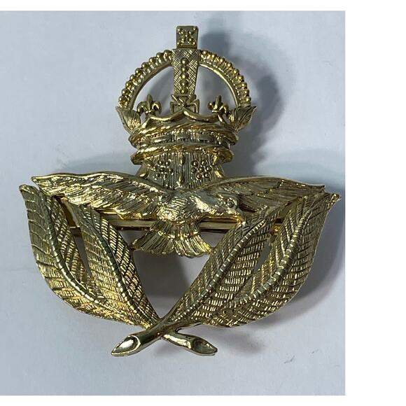 Vintage MJ ENT Clip Brooch Gold Tone Heraldic Royal Air Force Eagle Crown UK - Picture 1 of 5
